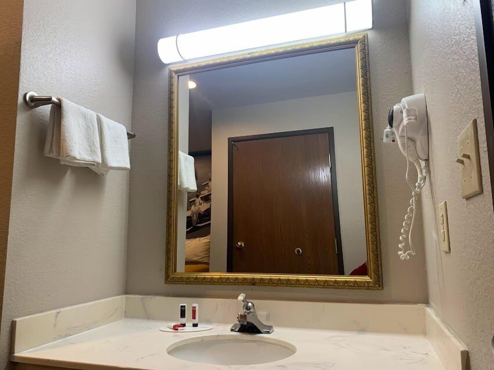 ซูเปอร์ 8 บาย วินด์แฮม แฟรงค์ฟอร์ต อินดีแอน Hotel Frankfort ภายนอก รูปภาพ